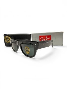 Ray-Ban Black Wayfarer Sunglasses with Green Lenses